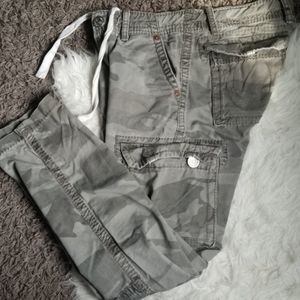 True Religion Cargo pants Camo